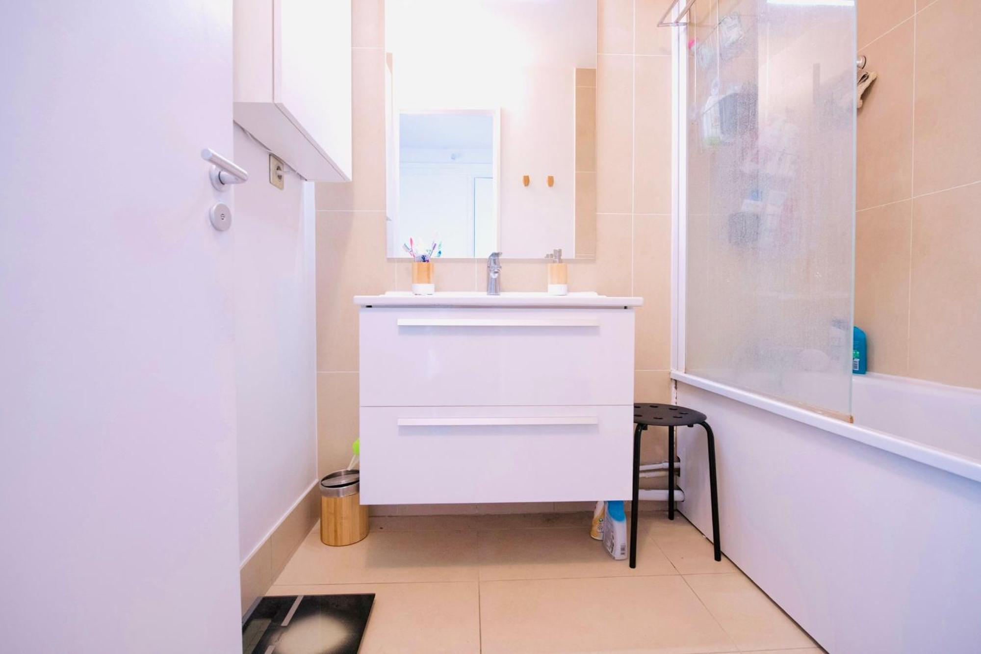 2 Private Bedrooms, Montparnasse Station Paris Eksteriør bilde